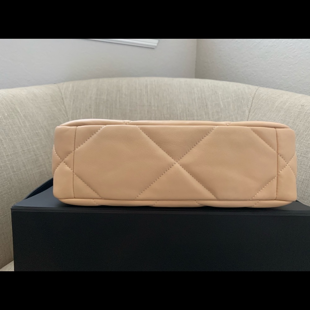 Brand New Beige Lambskin Chanel 19 - Picture 3 of 9